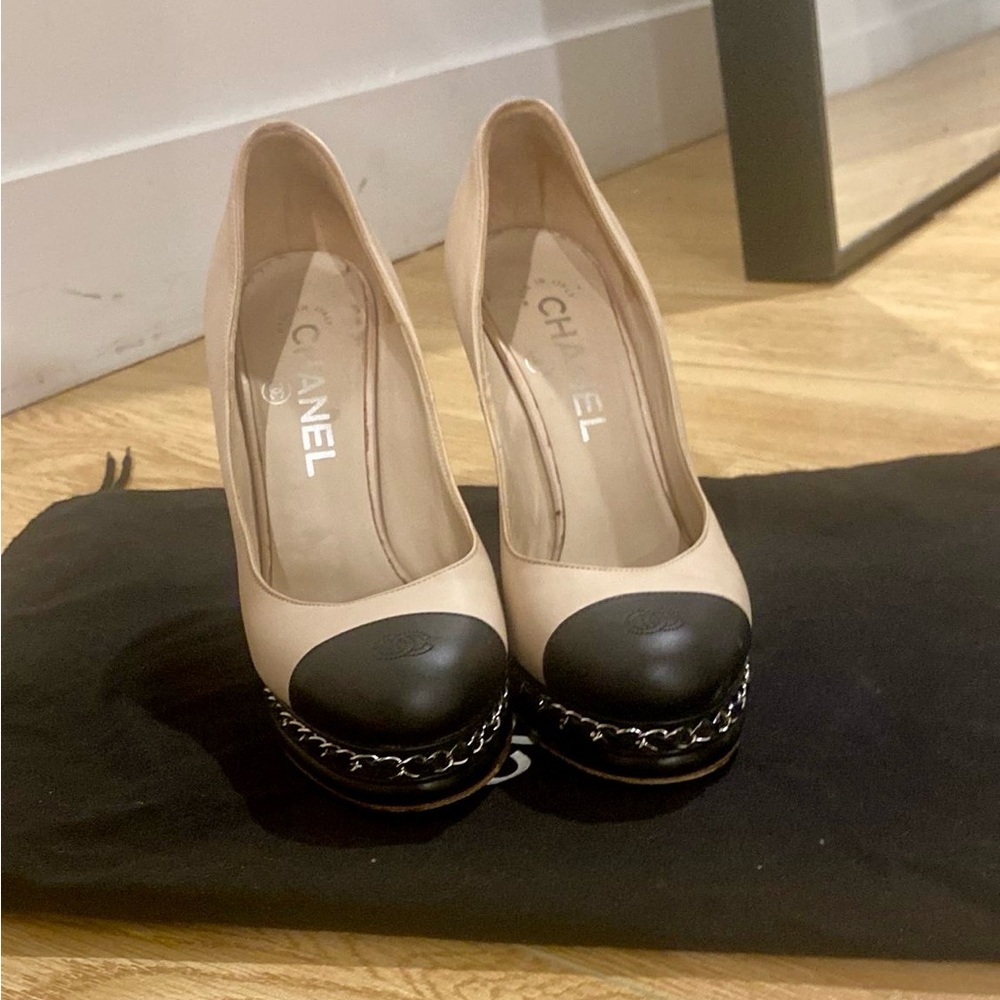 CHANEL CC CHAIN HEELS